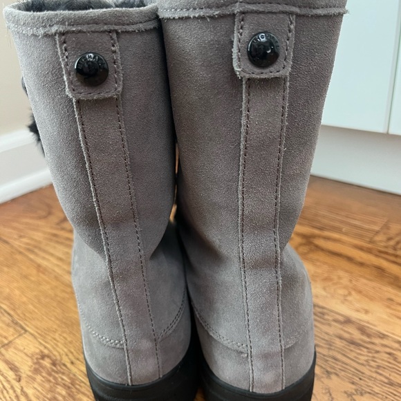Michael Kors gray suede boots with black faux fur interior and pom pom ties NEW - Picture 6 of 7